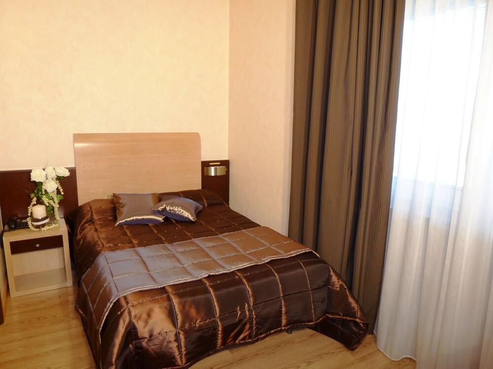 Eh Rome Airport Euro House Hotels Fiumicino Zewnętrze zdjęcie